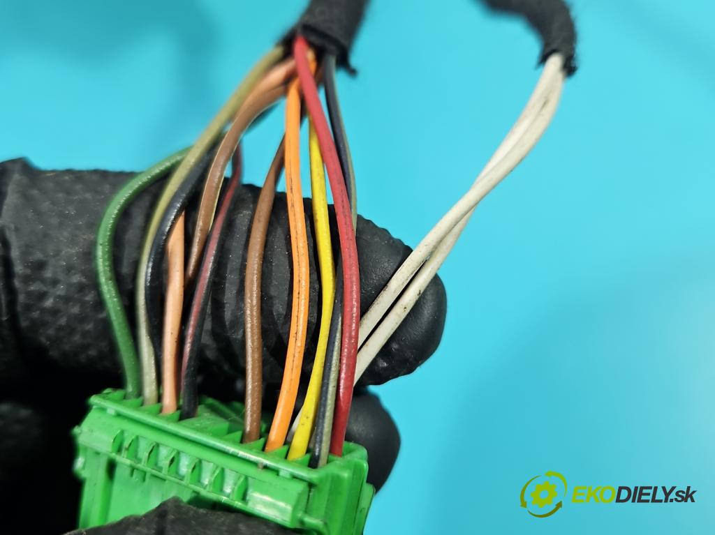 Volvo XC90 I 2002-2014 2.9 T6 272 HP automatic 200 kW 2922 cm3 5- zrkadlo pravé  (Kľučka dverí ostatné)