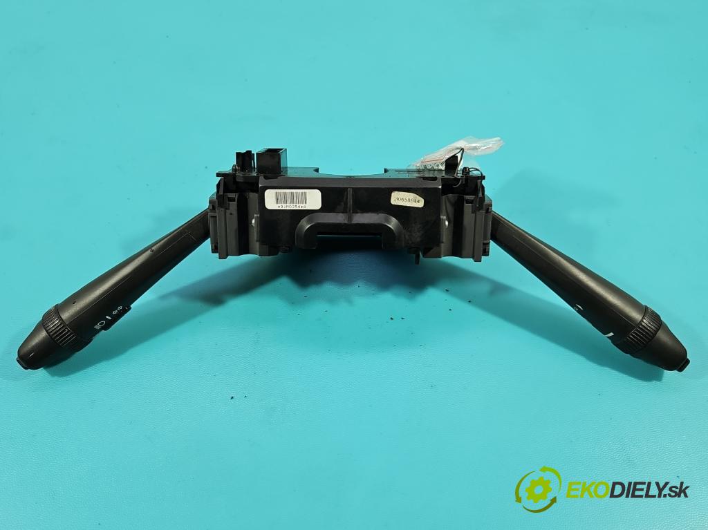 Volvo XC90 I 2002-2014 2.9 T6 272 HP automatic 200 kW 2922 cm3 5- prepínač komplex: 30658614 (Prepínacie páčky pod volantom)