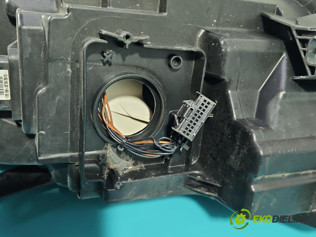 Audi A6 C7 2011-2018 3.0 TDI 204 hp automatic 150 kW 2967 cm3 5- světlo pravý  (Pravé přední světlo)