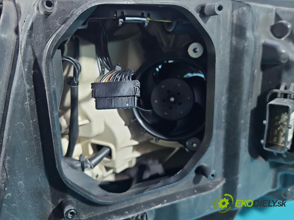 Audi A6 C7 2011-2018 3.0 TDI 204 hp automatic 150 kW 2967 cm3 5- světlo pravý  (Pravé přední světlo)