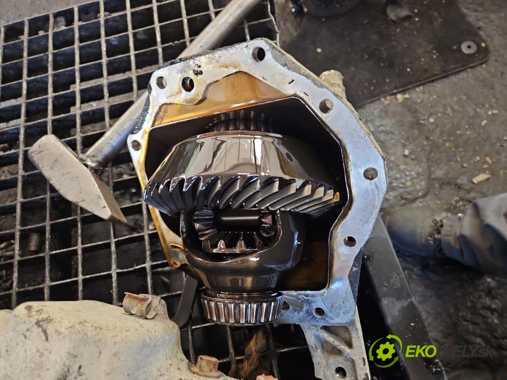 Volvo XC90 I 2002-2014 2.9 T6 272 HP automatic 200 kW 2922 cm3 5- Most: zadní: P8653553