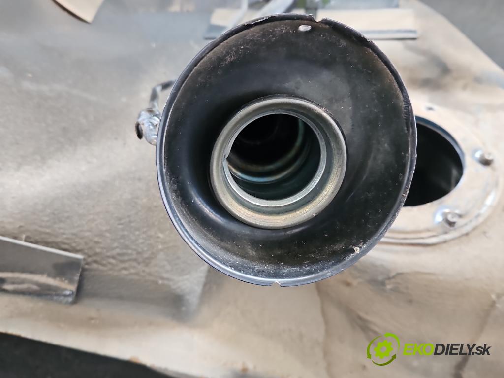 Infiniti QX50 2013-2015 3.7 V6 320KM automatic 235 kW 3696 cm3 5- Nádrž: palivo  (Palivová nádrž)