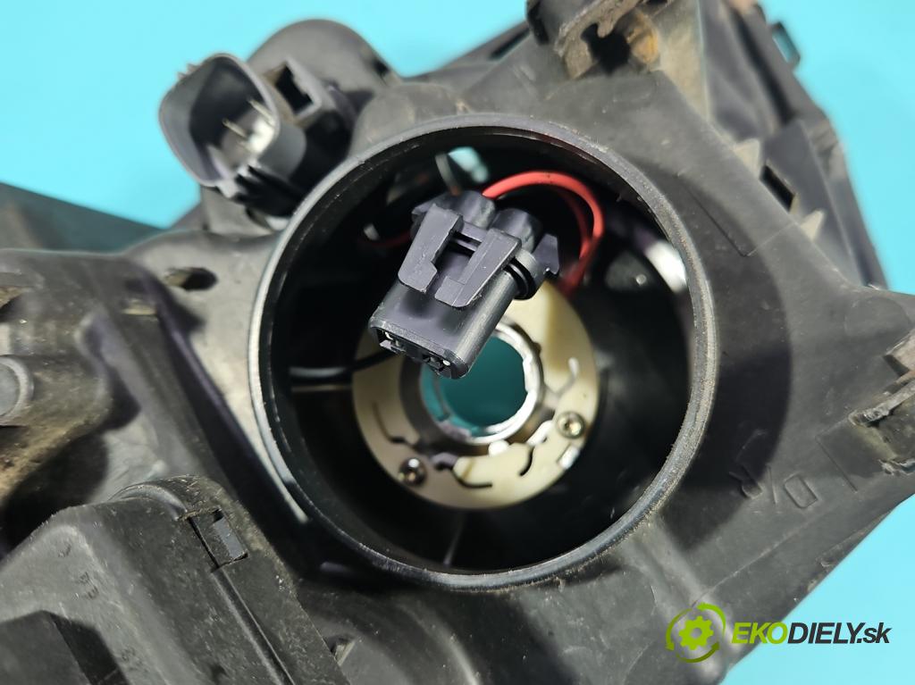 Volvo XC90 I 2002-2014 2.9 T6 272 HP automatic 200 kW 2922 cm3 5- Reflektor: pravý 30678185 (Svetlo predné pravé)