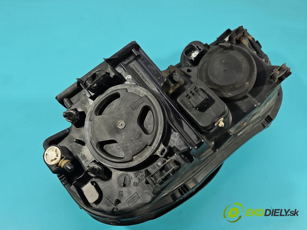 Volvo XC90 I 2002-2014 2.9 T6 272 HP automatic 200 kW 2922 cm3 5- Reflektor: pravý 30678185 (Svetlo predné pravé)