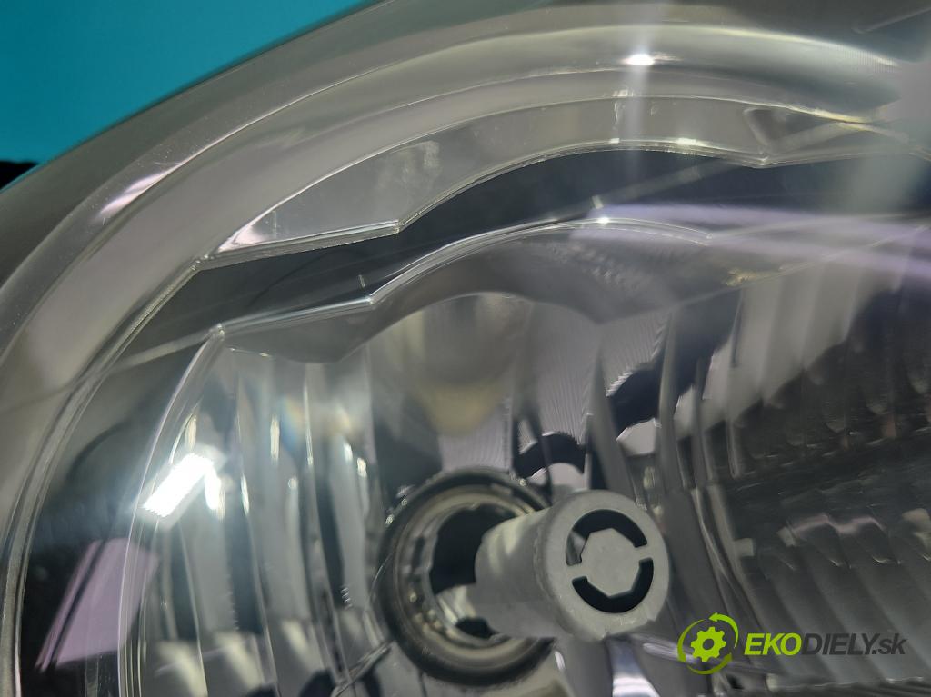 Volvo XC90 I 2002-2014 2.9 T6 272 HP automatic 200 kW 2922 cm3 5- Reflektor: pravý 30678185 (Svetlo predné pravé)