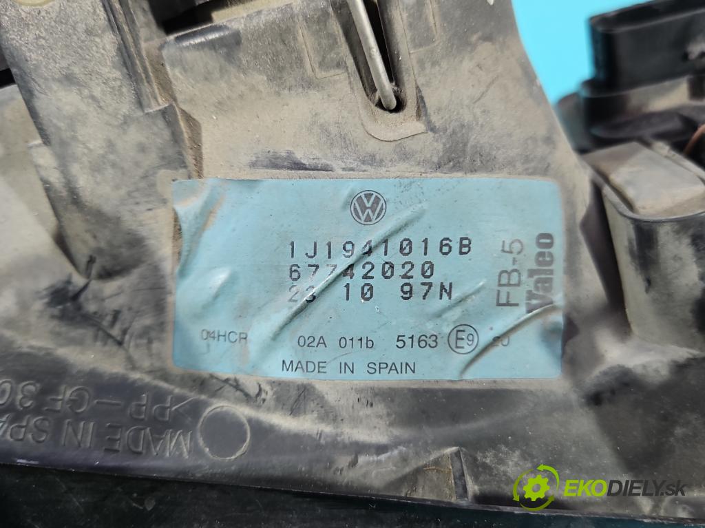 Vw Golf IV 1997-2003 1.9 TDI 110 HP manual 81 kW 1896 cm3 5- Reflektor: pravý 1J1941016B (Svetlo predné pravé)