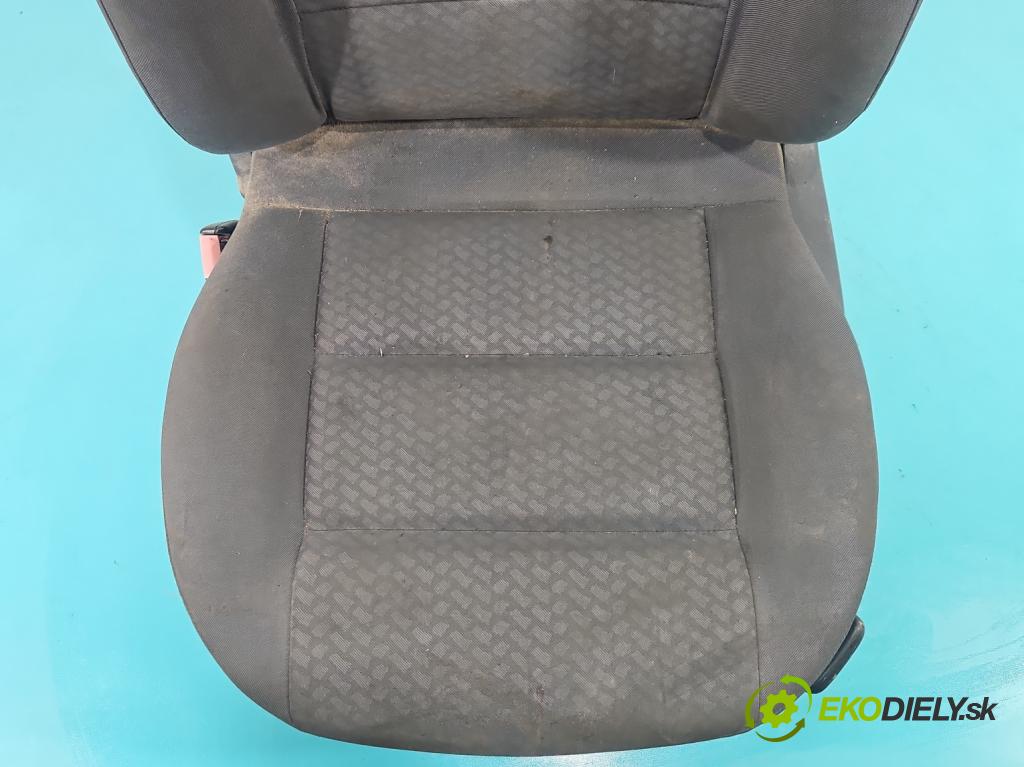 Audi A4 B5 1994-2001 1.9 tdi 90 HP manual 66 kW 1896 cm3 4- Sedačka ľavý  (Sedadlo)
