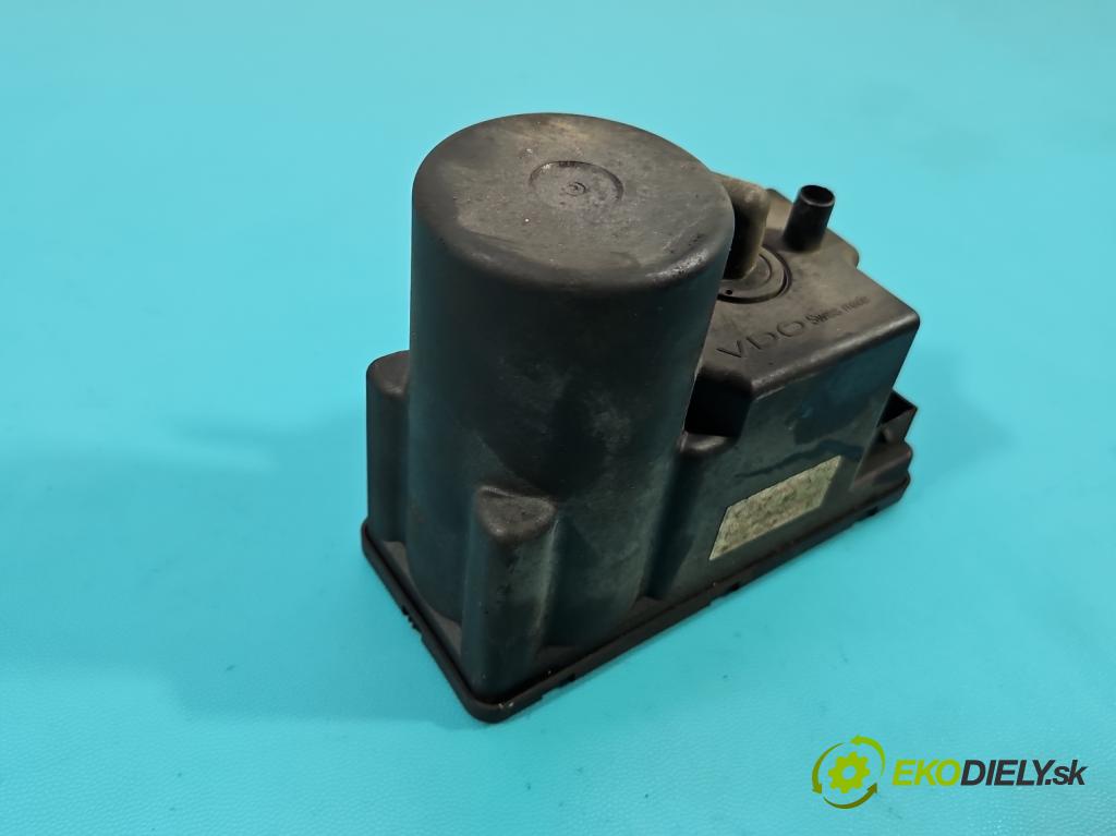 Audi A4 B5 1994-2001 1.9 TDI 90 hp manual 66 kW 1896 cm3 4- Centrálni: zámek: 4A0862257A