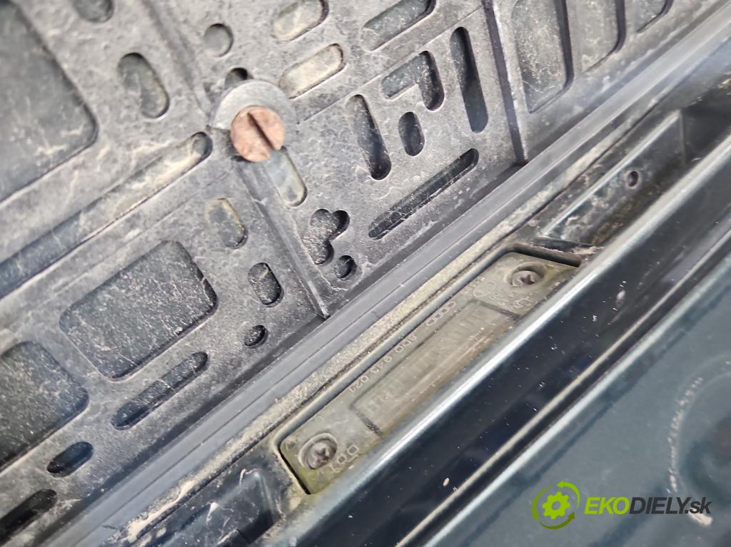 Audi A4 B5 1994-2001 1.9 TDI 90 hp manual 66 kW 1896 cm3 4- zadní kufrové dveře  (Zadní kapota (kufr))