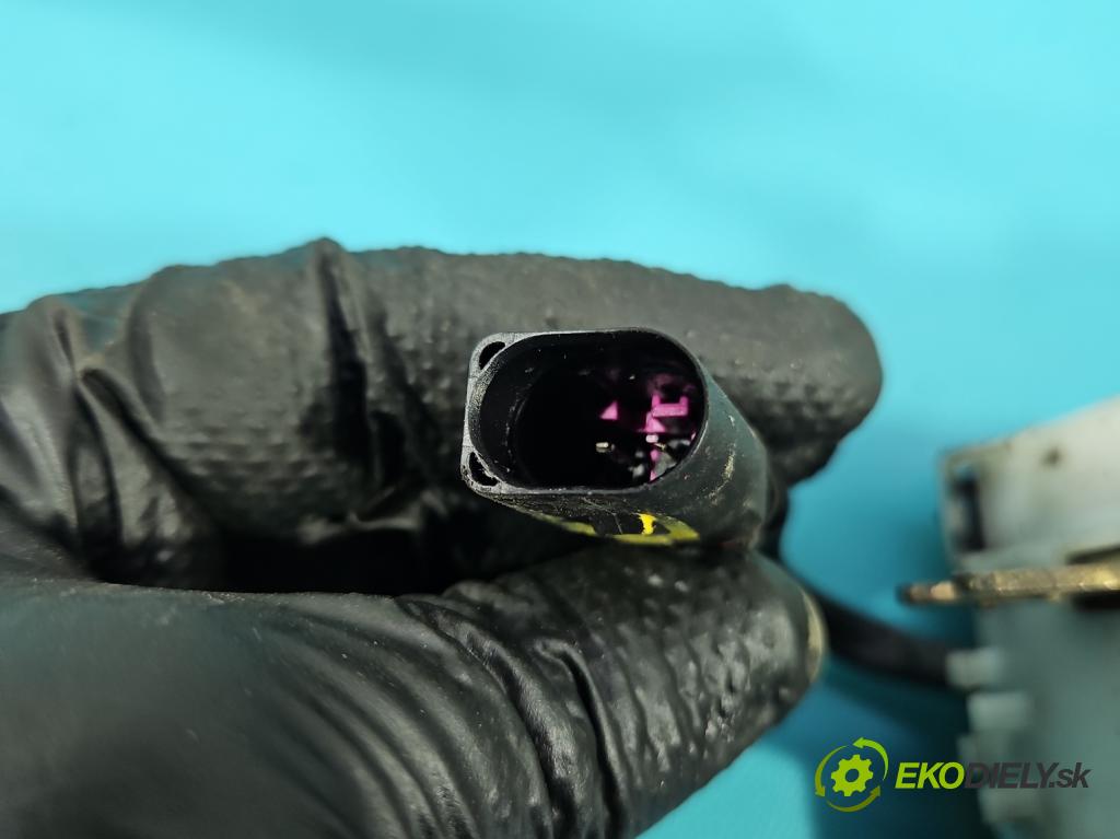 Seat Cordoba I 1993-2002 1.6 MNOHO: 75 hp manual 55 kW 1598 cm3 4- zámek přední levý 6K4837015D