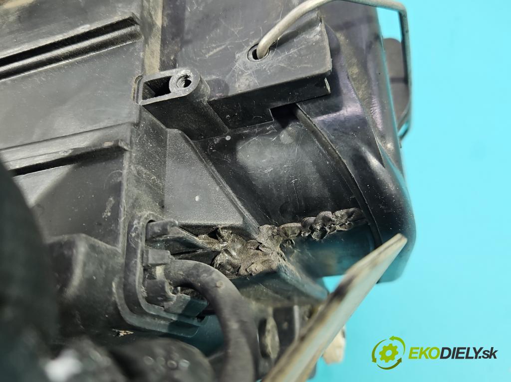 Audi A6 C5 1997-2004 1.8 T 150 hp manual 110 kW 1781 cm3 5- světlo pravý  (Pravé přední světlo)