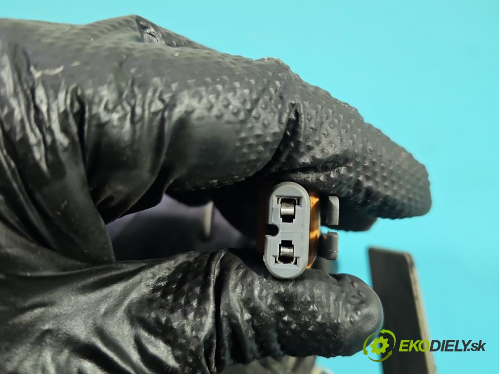 Audi A6 C5 1997-2004 1.8 T 150 hp manual 110 kW 1781 cm3 5- světlo pravý  (Pravé přední světlo)