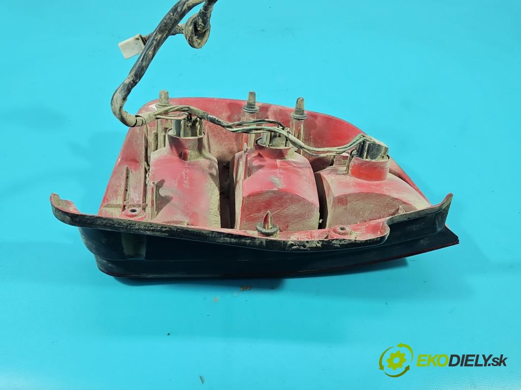 Mitsubishi Space star 1.3 16V 86 HP manual 63 kW 1299 cm3 5- svetlo / reflektor zadné pravé MR2455 (Kľučka dverí ostatné)