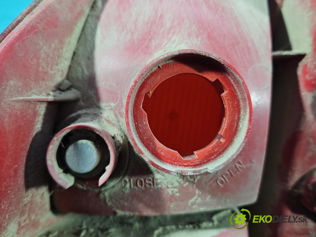 Mitsubishi Space star 1.3 16V 86 HP manual 63 kW 1299 cm3 5- svetlo / reflektor zadné pravé MR2455 (Kľučka dverí ostatné)