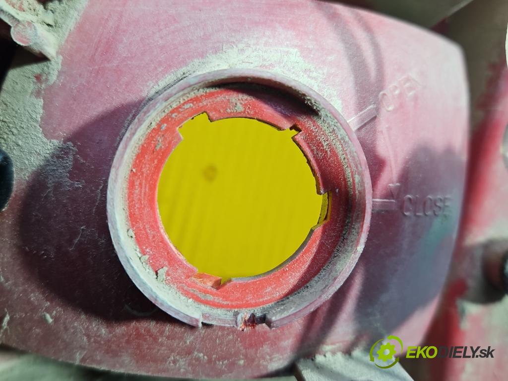 Mitsubishi Space star 1.3 16V 86 HP manual 63 kW 1299 cm3 5- svetlo / reflektor zadné pravé MR2455 (Kľučka dverí ostatné)