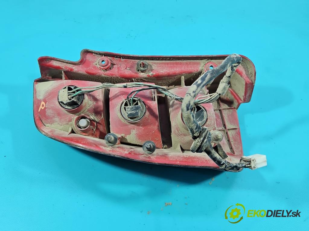 Mitsubishi Space star 1.3 16V 86 HP manual 63 kW 1299 cm3 5- svetlo / reflektor zadné pravé MR2455 (Kľučka dverí ostatné)