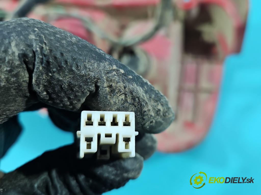 Mitsubishi Space star 1.3 16V 86 HP manual 63 kW 1299 cm3 5- svetlo / reflektor zadné pravé MR2455 (Kľučka dverí ostatné)