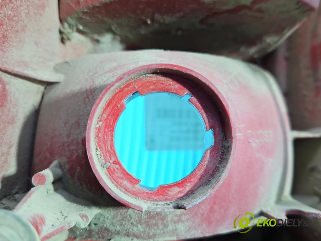 Mitsubishi Space star 1.3 16V 86 HP manual 63 kW 1299 cm3 5- svetlo / reflektor zadné pravé MR2455 (Kľučka dverí ostatné)