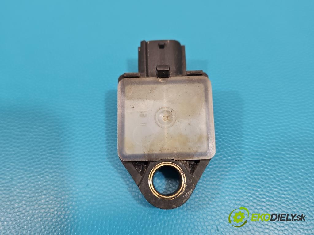 Fiat Freemont 2.0 JTD 170 HP automatic 125 kW 1956 cm3 5- snímač šokovat: P55038950AA (Snímač nárazu)