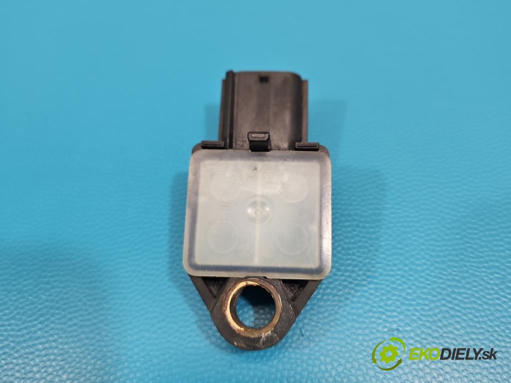 Fiat Freemont 2.0 JTD 170 HP automatic 125 kW 1956 cm3 5- snímač šokovat: P68197519AB (Snímač nárazu)