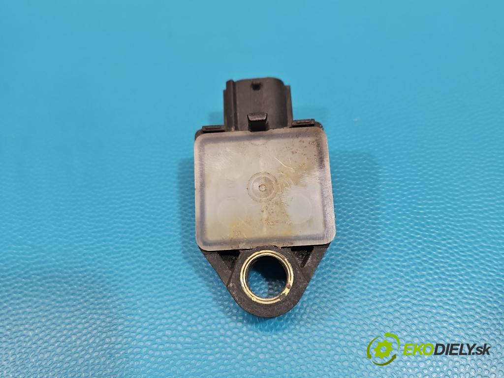 Fiat Freemont 2.0 JTD 170 HP automatic 125 kW 1956 cm3 5- snímač šokovat: P55038950AA (Snímač nárazu)