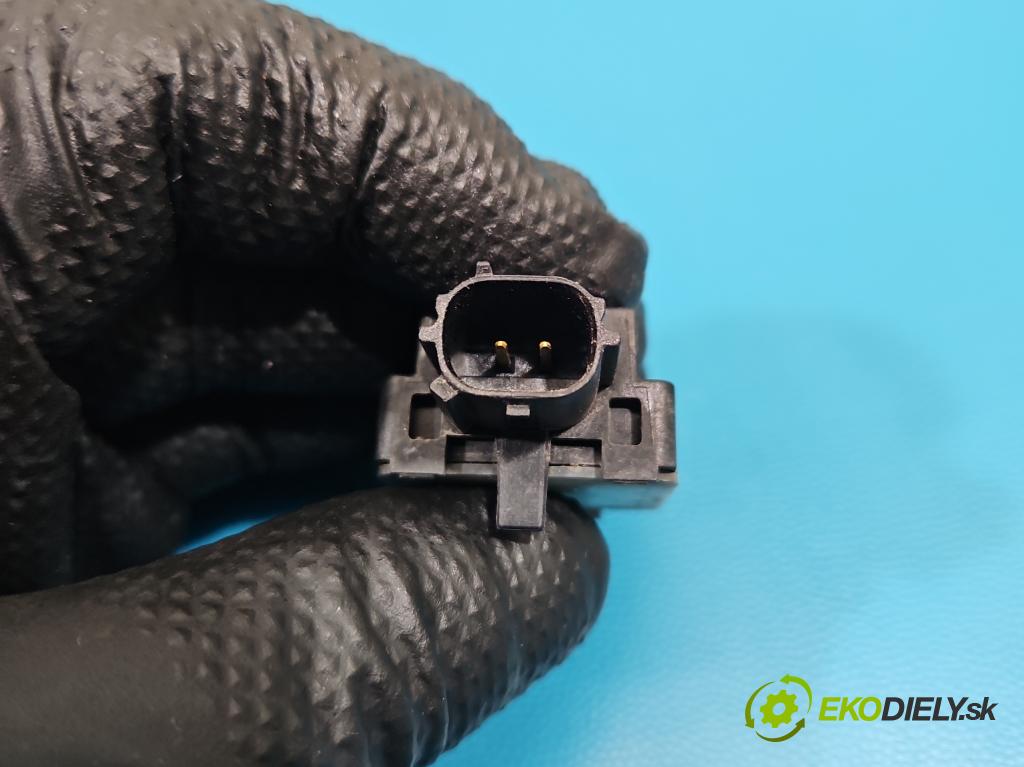 Fiat Freemont 2.0 JTD 170 HP automatic 125 kW 1956 cm3 5- snímač šokovat: P55038950AA (Snímač nárazu)