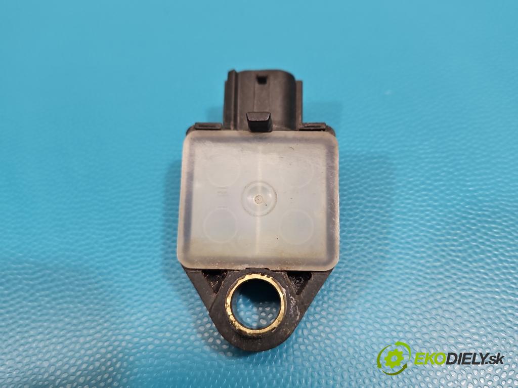 Fiat Freemont 2.0 JTD 170 HP automatic 125 kW 1956 cm3 5- snímač šokovat: P55038950AA (Snímač nárazu)