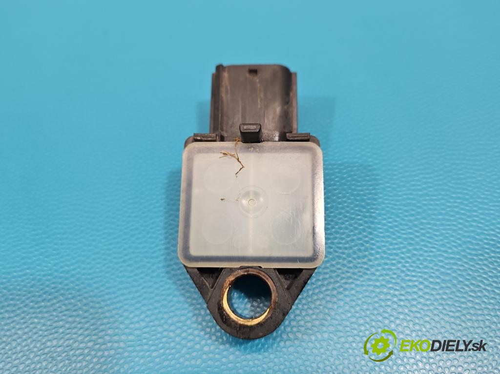 Fiat Freemont 2.0 JTD 170 HP automatic 125 kW 1956 cm3 5- snímač šokovat: P68197519AB (Snímač nárazu)