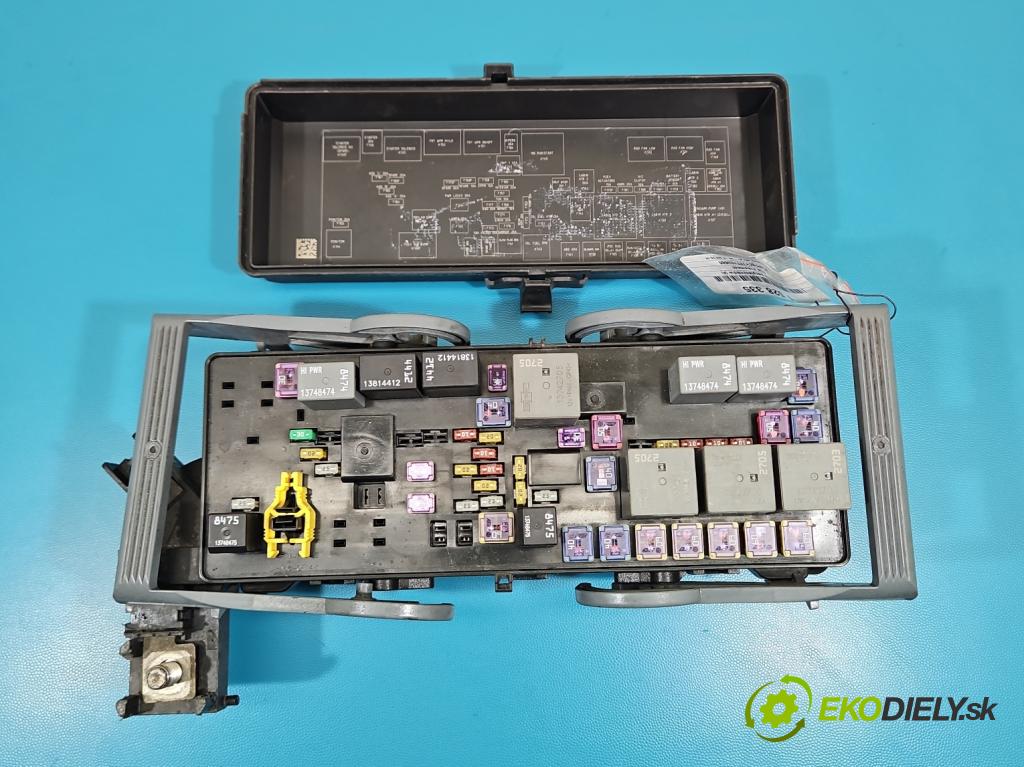 Fiat Freemont 2.0 JTD 170 HP automatic 125 kW 1956 cm3 5- skrinka poistka 68143318AF (Poistková skrinka)