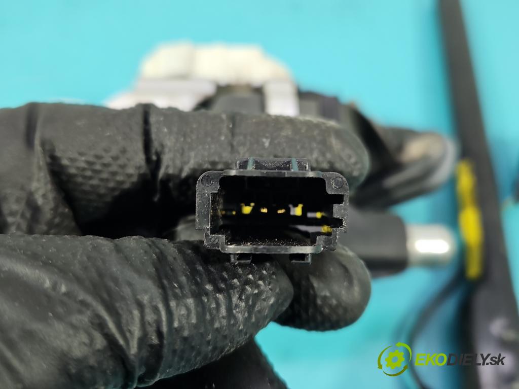 Renault Clio III 2005-2012 1.5 dci 68 HP manual 50 kW 1461 cm3 5- pas bezpečnosť: predné ľavý 8200794023