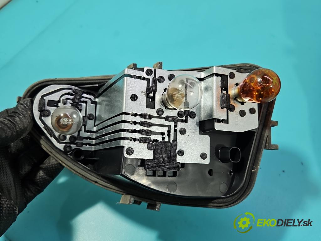 Renault Clio III 2005-2012 1.5 dci 68 HP manual 50 kW 1461 cm3 5- svetlo / reflektor zadné ľavé 8200886944 (Kľučka dverí ostatné)
