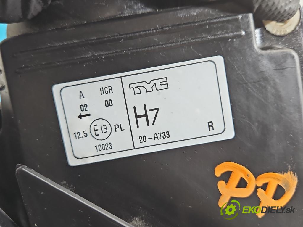 Vw Passat B6 2005-2010 1.9 TDI 105 HP manual 77 kW 1896 cm3 4- Reflektor: pravý  (Svetlo predné pravé)