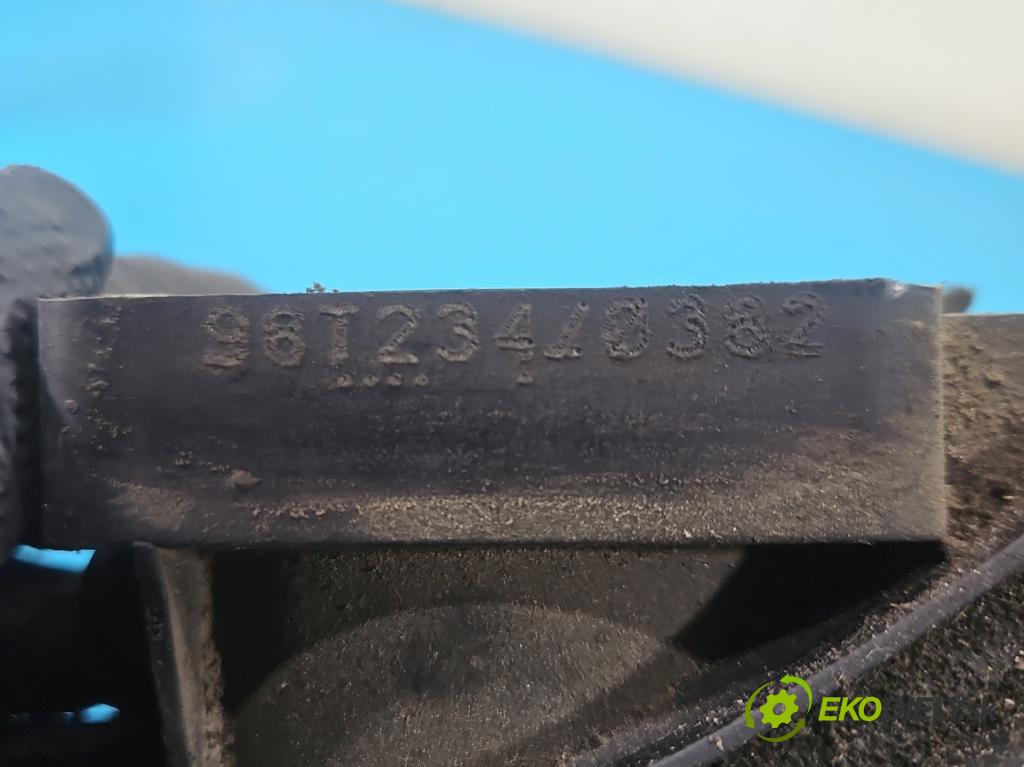 Vw Golf IV 1997-2003 1.6 SR 101 HP manual 74 kW 1595 cm3 5- zvod nasávací 06A133205G (Sacie potrubie)