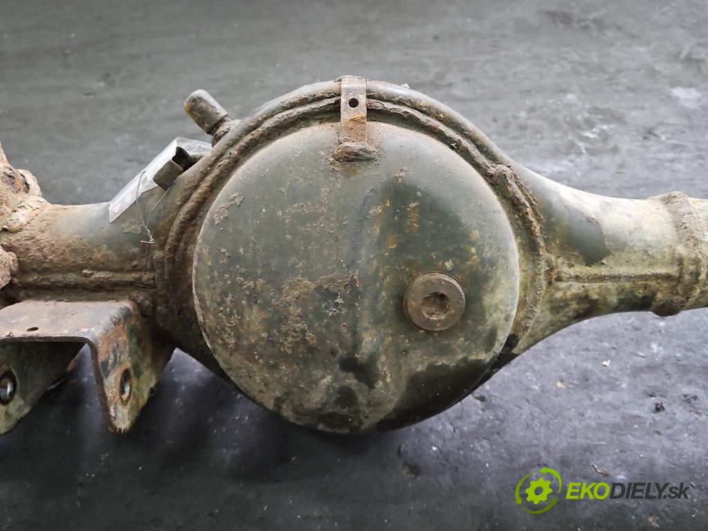 Suzuki JIMNY III 1998-2018 1.3 16V VVT 80 HP manual 59 kW 1298 cm3 3- Most: predný