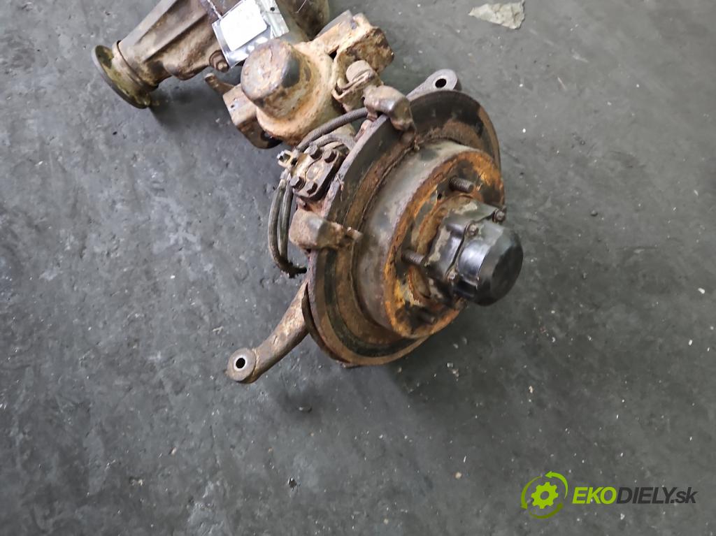 Suzuki JIMNY III 1998-2018 1.3 16V VVT 80 HP manual 59 kW 1298 cm3 3- Most: predný
