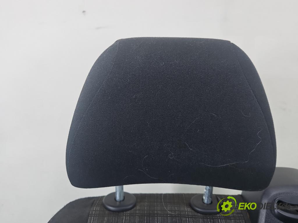 Mercedes Vito W447 2014- 1.75 cdi 102 HP manual 75 kW 1750 cm3 5- Sedačka pravý  (Sedadlo)