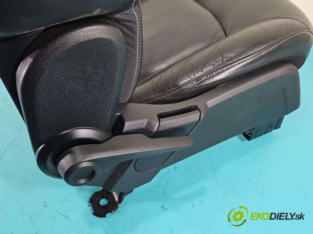 Fiat Freemont 2.0 JTD 170 HP automatic 125 kW 1956 cm3 5- Sedačka pravý  (Sedadlo)