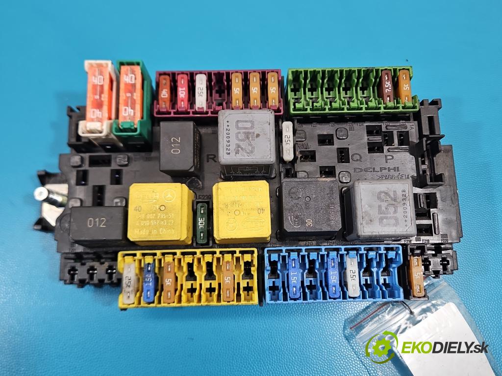 Mercedes Vito W447 2014- 1.75 cdi 102 HP manual 75 kW 1750 cm3 5- skrinka poistka A2469067100 (Poistková skrinka)