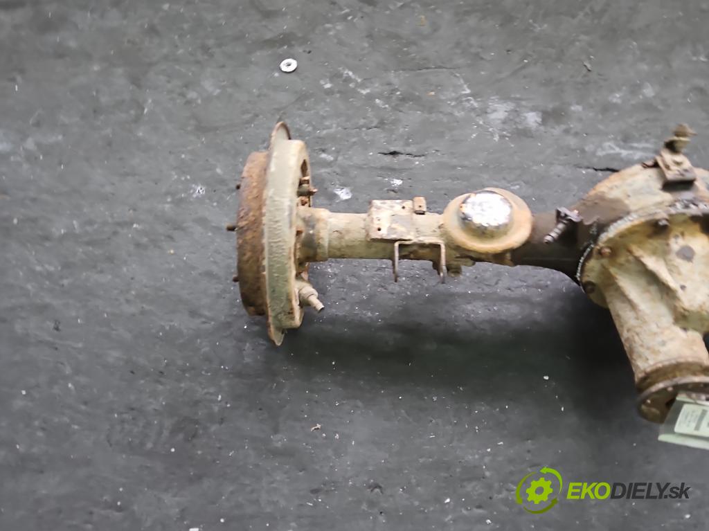 Suzuki JIMNY III 1998-2018 1.3 16V VVT 80 HP manual 59 kW 1298 cm3 3- Most: zadní: