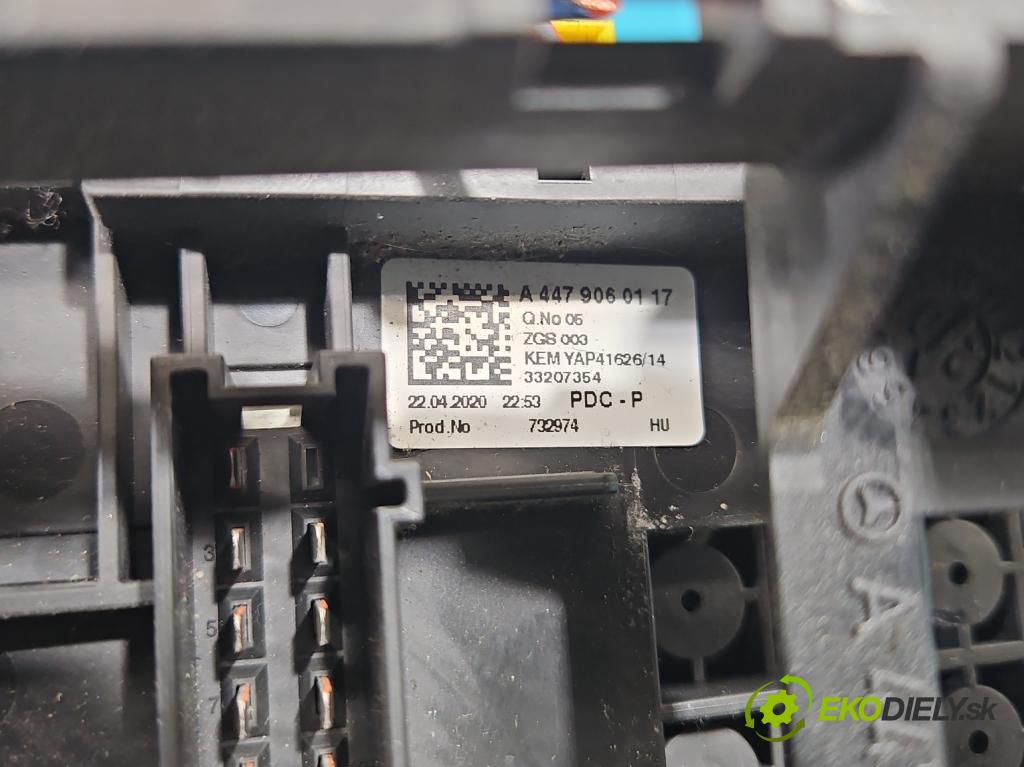 Mercedes Vito W447 2014- 1.75 cdi 102 hp manual 75 kW 1750 cm3 5- skříňka pojistková A4479060117 (Pojistková skříňka)