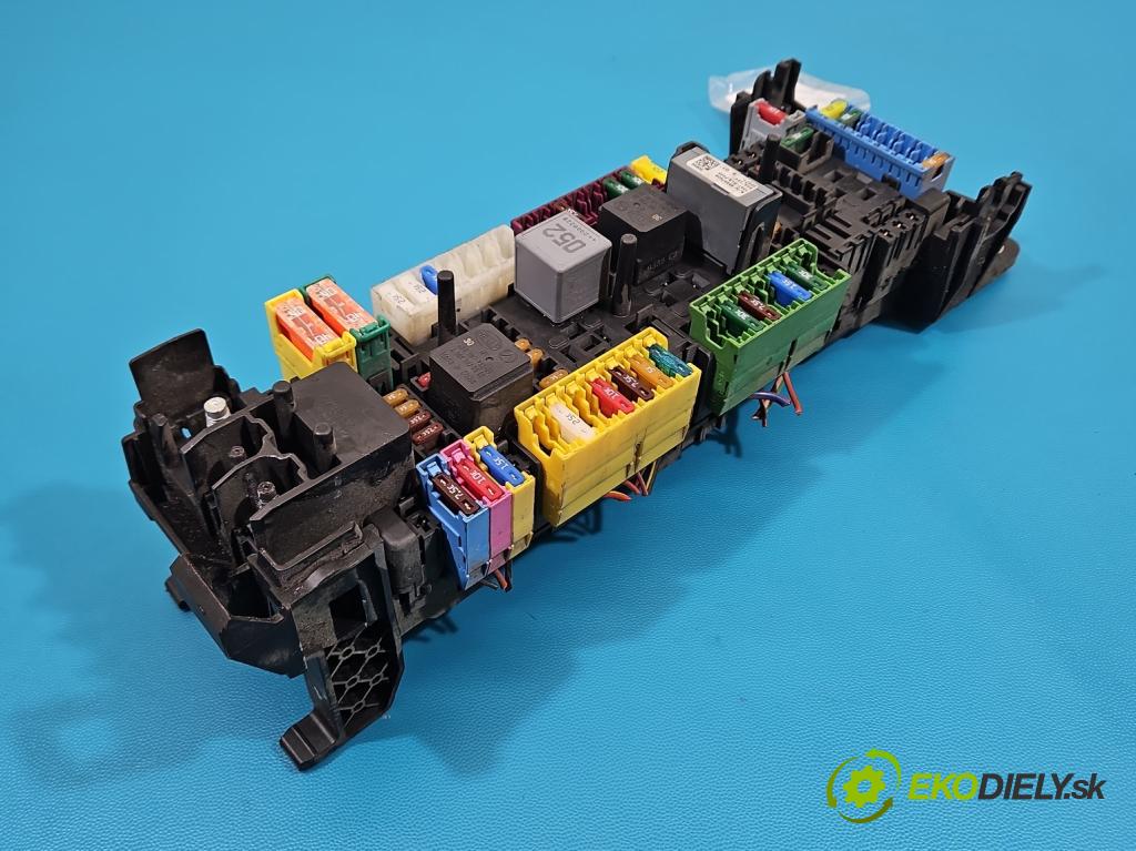 Mercedes Vito W447 2014- 1.75 cdi 102 hp manual 75 kW 1750 cm3 5- skříňka pojistková A4479060117 (Pojistková skříňka)