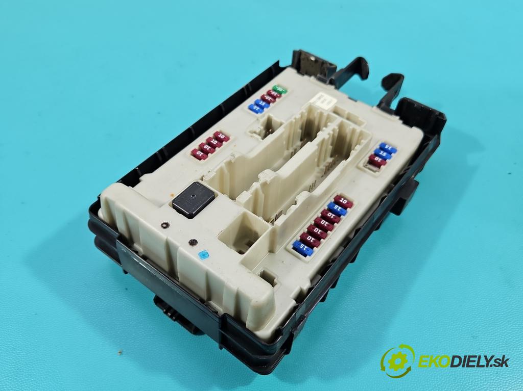 Infiniti QX50 2013-2015 3.7 V6 320KM automatic 235 kW 3696 cm3 5- skříňka pojistková 284B71BN3B (Pojistková skříňka)