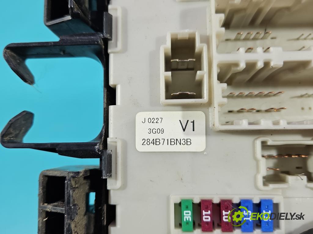 Infiniti QX50 2013-2015 3.7 V6 320KM automatic 235 kW 3696 cm3 5- skříňka pojistková 284B71BN3B (Pojistková skříňka)