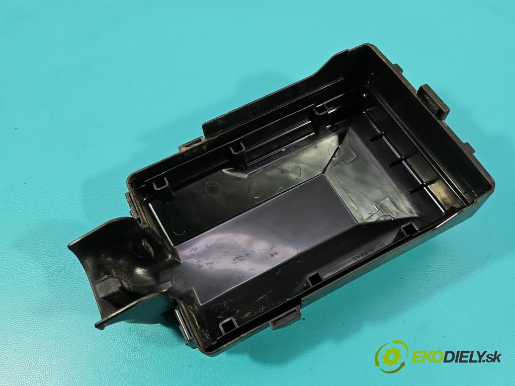 Infiniti QX50 2013-2015 3.7 V6 320KM automatic 235 kW 3696 cm3 5- skříňka pojistková 284B71BN3B (Pojistková skříňka)