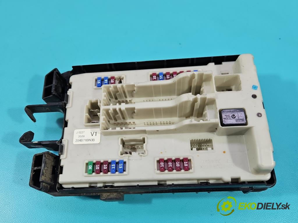 Infiniti QX50 2013-2015 3.7 V6 320KM automatic 235 kW 3696 cm3 5- skříňka pojistková 284B71BN3B (Pojistková skříňka)