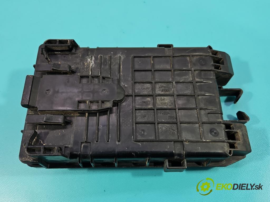 Infiniti QX50 2013-2015 3.7 V6 320KM automatic 235 kW 3696 cm3 5- skříňka pojistková 284B71BN3B (Pojistková skříňka)