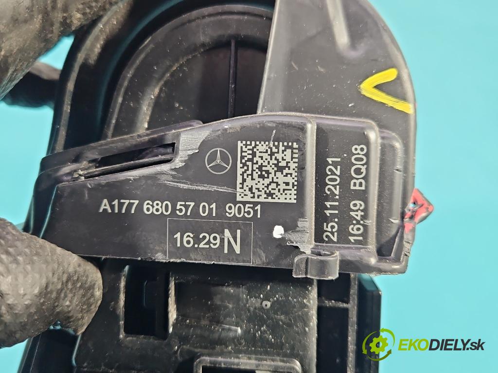 Mercedes CLA C118/X118 2019-2025 1.3b: 163 HP automatic 120 kW 1300 cm3 4- Rukojeť: na nápoje: A1679054700 (Držiak (úchyt) na nápoje)