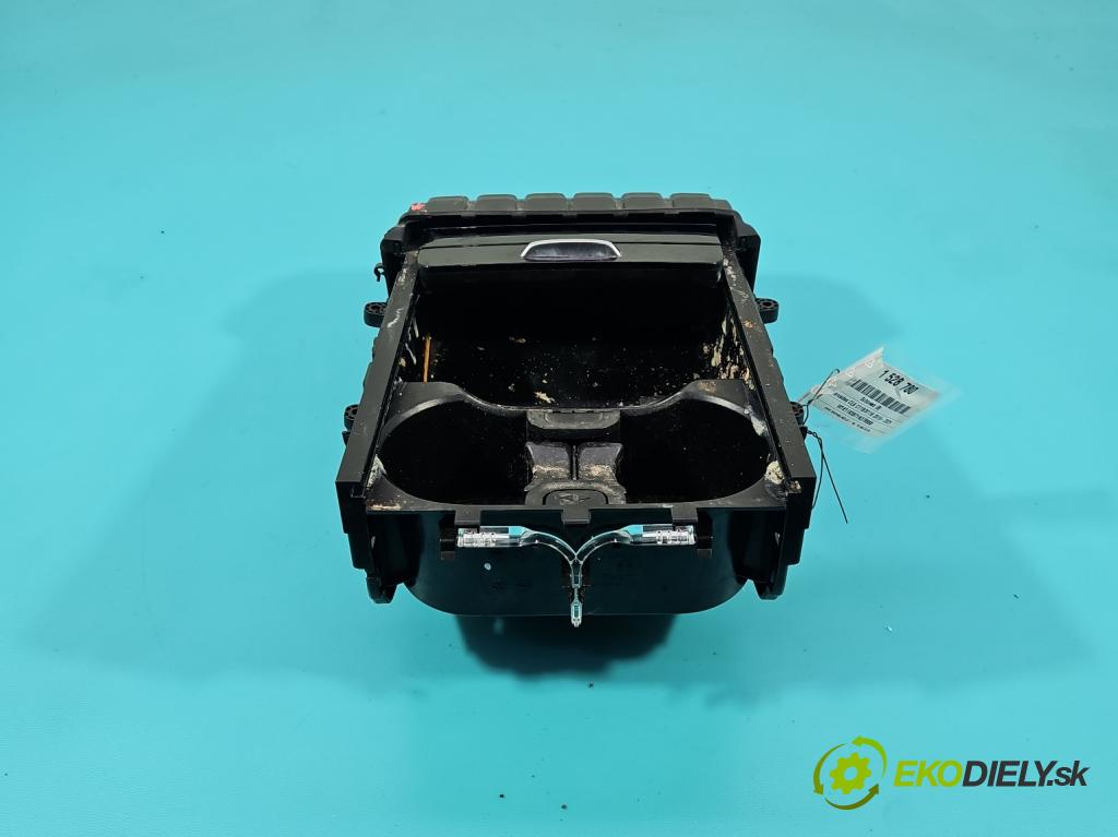 Mercedes CLA C118/X118 2019-2025 1.3b: 163 HP automatic 120 kW 1300 cm3 4- Rukojeť: na nápoje: A1679054700 (Držiak (úchyt) na nápoje)