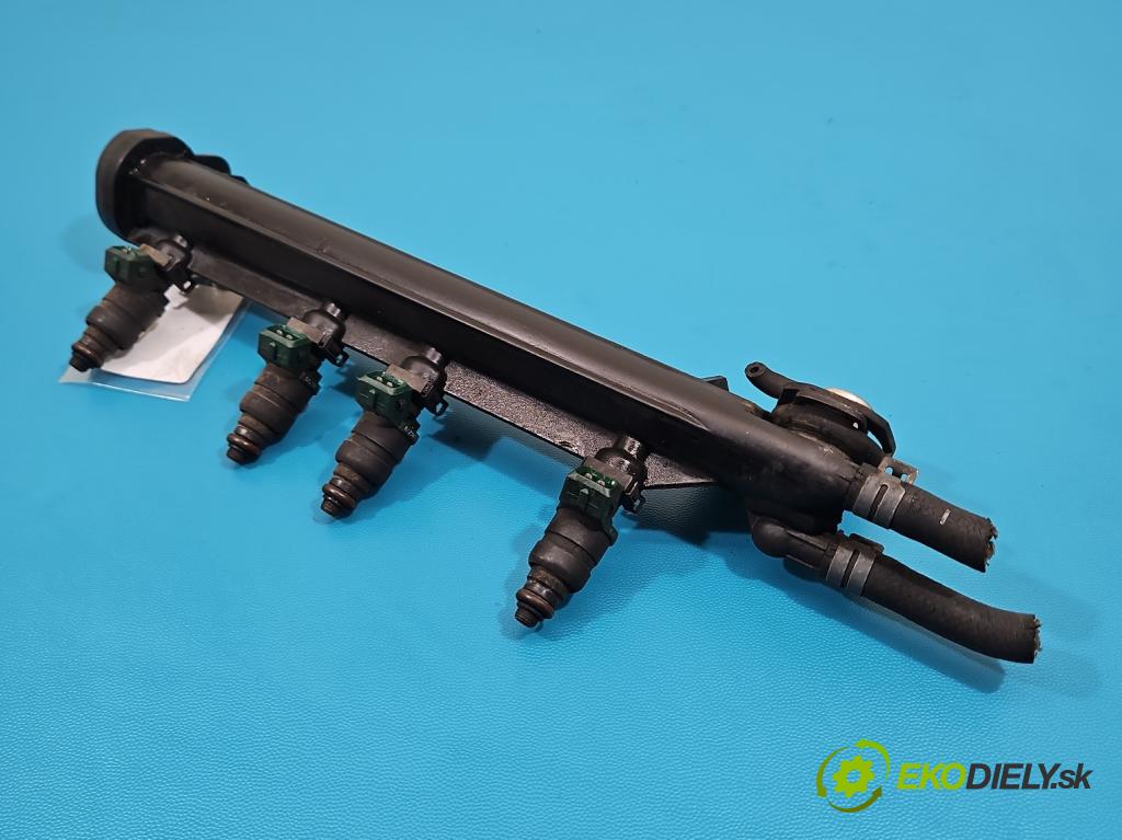 Audi A3 8L 1996-2003 1.6 sr 101 HP manual 74 kW 1595 cm3 3- vstrek 06A133317A (Vstrekovač paliva)