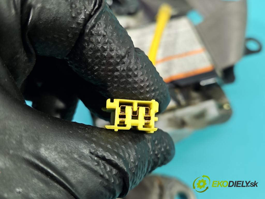 Suzuki Jimny III 1998-2018 1.3 16V VVT 80 HP manual 59 kW 1298 cm3 3- pas bezpečnosť: predné pravý NSB085BR37